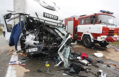 Pi nehod tí kamión zemel jeden idi, dalí ti lidé byli zranni.